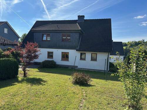 Ansicht aus dem Garten - 7 Zimmer Mehrfamilienhaus, Wohnhaus in Erndtebrück