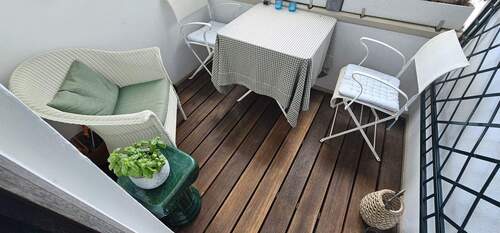 Balkon/Loggia läd zum sitzen ein - 