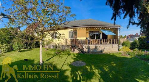 Westansicht - Garten - 5 Zimmer Bungalow in Weißwasser