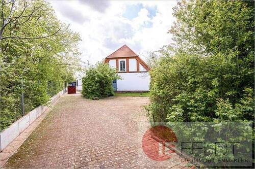 Ansicht hintere Stellplätze - 4 Zimmer Bauernhaus, Landhaus in Obere Warnow OT Grebbin