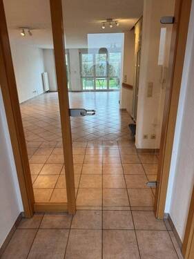 Diele EG - 4 Zimmer Mehrfamilienhaus, Wohnhaus zum Kaufen in Renningen-Malmsheim