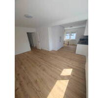 Renovierte 3-Zimmer-Wohnung mit Küche, Balkon und Klima - Neuhausen