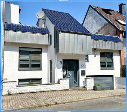 Haus Frontansicht - Wohnen und Arbeiten in einem kernsanierten Einfamilienhaus, mit toller, übergroßer Dachterrasse!!!