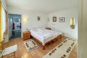 Schlafzimmer mit Ensuite Bad - 