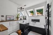 Bad mit Wanne - 