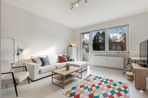 Wohnzimmer - Sanierte, helle Drei-Zimmer-Wohnung nahe FU und Botanischem Garten