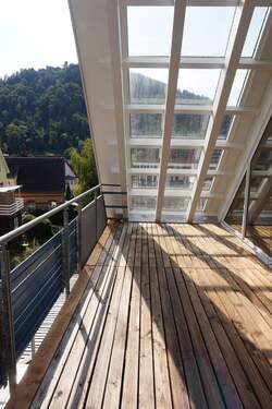 Balkon mit Blick auf den Schlossberg - Etagenwohnung mit 88,00 m&sup2; in Schramberg zur Miete