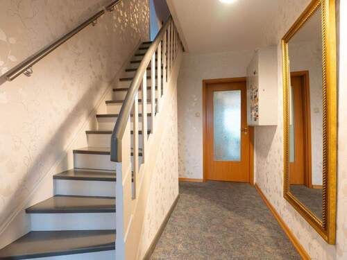 Flur - Einfamilienhaus mit 160,00 m&sup2; in Moormerland zum Kaufen