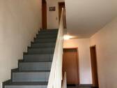 Treppenflur ins Obergeschoss - Etagenwohnung in Strausberg zum Kaufen