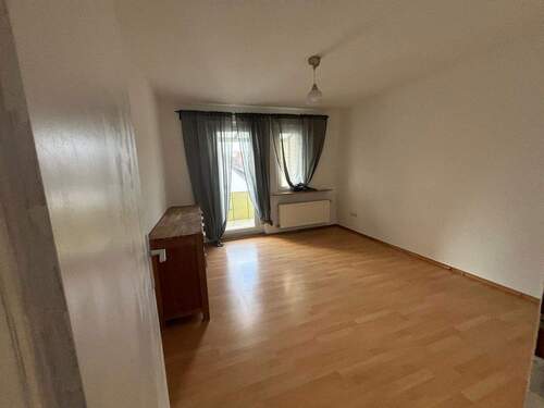 Wohnzimmer - 3 Zimmer Etagenwohnung zum Kaufen in Hannover