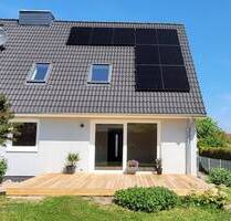 Moderne DHH in Ostseenähe mit Wärmepumpe, PV & Fußbodenheizung - Kernsaniert - Schönberg (Holstein)