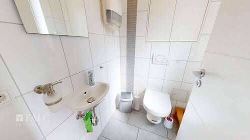 EG WC - 