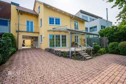 Gartenansicht - 6 Zimmer Einfamilienhaus zum Kaufen in Weingarten (Baden)