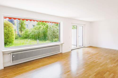 Wohnbereich - 5 Zimmer Doppelhaushälfte zum Kaufen in München