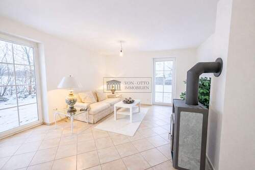 Wohnzimmer - 5 Zimmer Mehrfamilienhaus, Wohnhaus in Kastorf