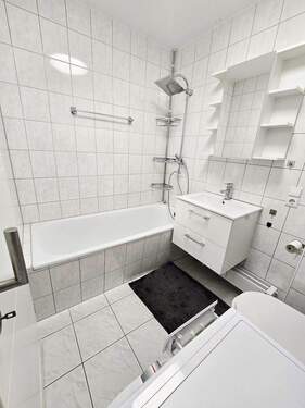 schönes Bad - Etagenwohnung mit 80,00 m&sup2; in Nürnberg zur Miete