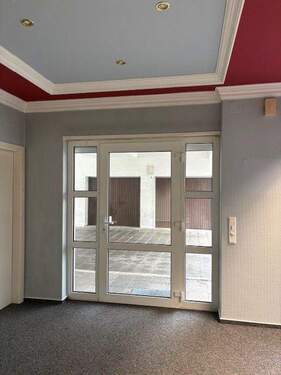 Eingang 2.jpeg - Moderne Bürofläche zur Miete in Bad Dürkheim – Erstbezug nach Sanierung