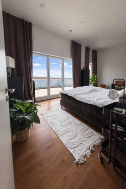 großzügiges Schlafzimmer 2.OG - 