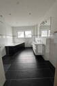 Duschbad mit Badewanne, 1. OG - 