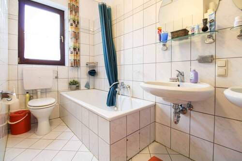 15. Badezimmer 1 - 