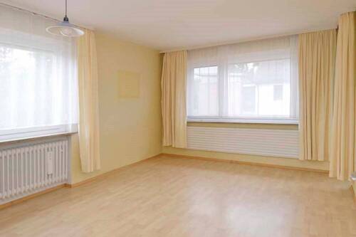 Schlafzimmer 2 - Obergeschoss - Zugang Loggia - 