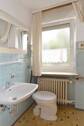 Tageslichtbad im Obergeschoss (Waschbecken / WC) - 