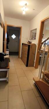 Flur - Reihenmittelhaus mit 126,00 m² in Fahrenzhausen zum Kaufen