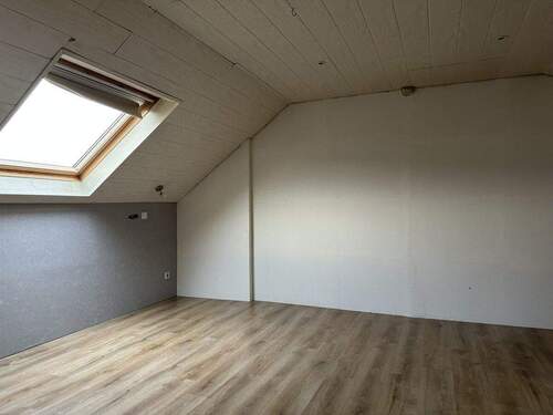 großer Raum Dachgeschoss - 