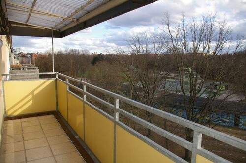 Balkon (Wohnzimmer) - 3 Zimmer Etagenwohnung zur Miete in Nürnberg