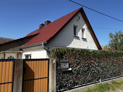 Vorderfront links - 3 Zimmer Einfamilienhaus zum Kaufen in Lauchhammer