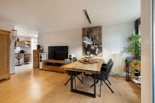 Wohnzimmer / Essbereich - 2 Zimmer Etagenwohnung in Mainz