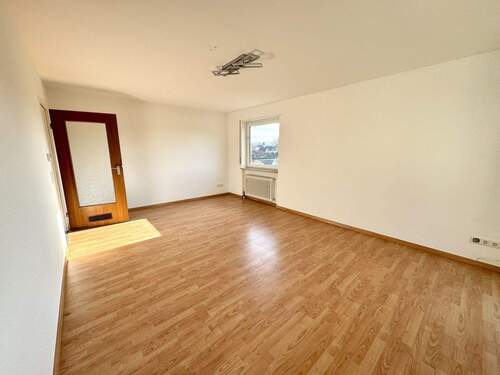 Wohnzimmer - 2 Zimmer Etagenwohnung zur Miete in Kaiserslautern