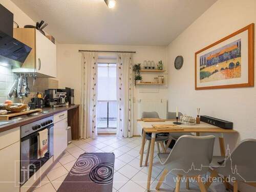 Küche mit Zugang zum Balkon - 