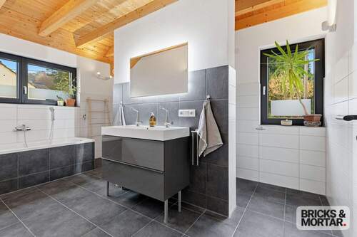 Bad Obergeschoss Bild 1 - 