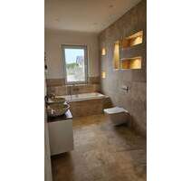 Hochwertiger Neubau-Bungalow, Erstbezug, Badezimmer mit Natursteinfliesen, Einbauküche in Zossen