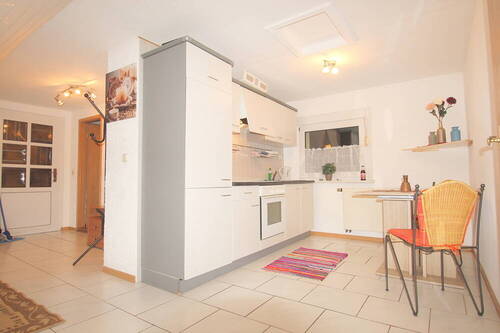 AbacO Immobilien_Maklerempfehlung Leipzig_möblierte 2 Raum Wohnung in grüner Lage_offene Küche2 - 