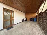 Eingangsbereich und Carport - 