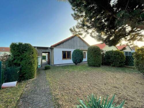 Objektrückseite mit Gartengrundstück - 