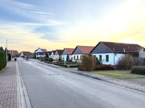 Straßenansicht - Reihenmittelhaus mit 80,10 m&sup2; in Gräfenhainichen zum Kaufen