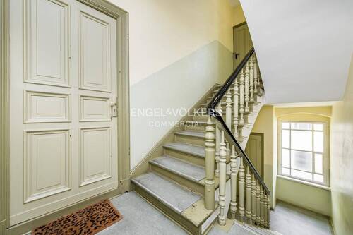 Beispiel Treppenhaus - Wohn- und Geschäftshaus am 'Arnimplatz' mit Energieeffizienzklasse B