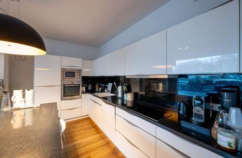 Moderne Einbauküche mit Markengeräten - Etagenwohnung mit 103,00 m&sup2; in Frankfurt am Main zum Kaufen