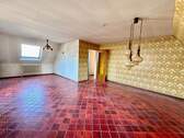 Großzügiges Wohnzimmer im OG - 