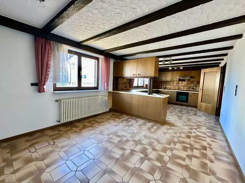 Küche mit großzügigem Essbereich - 6 Zimmer Einfamilienhaus in Weisweil