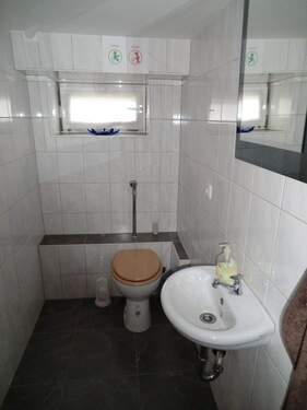 DH: Party-Raum-Kellertoilette.JPG - 