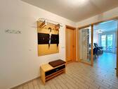 Flur mit Garderobe - 