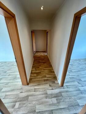 Flur - 4 Zimmer Etagenwohnung zur Miete in Schwerin