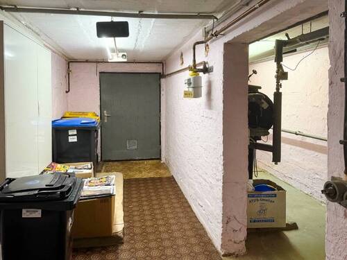Haus links Entsorgungs- und Heizungskeller - 