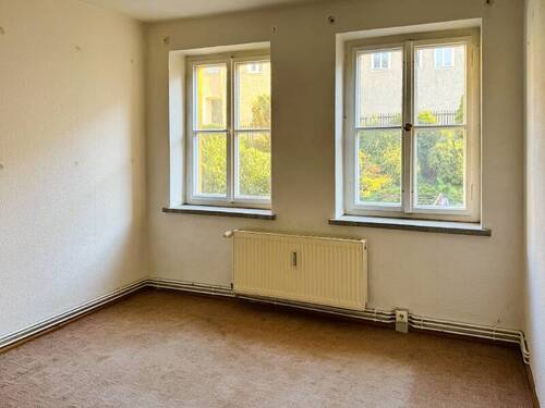 Haus rechts Wohnen im ersten OG - 