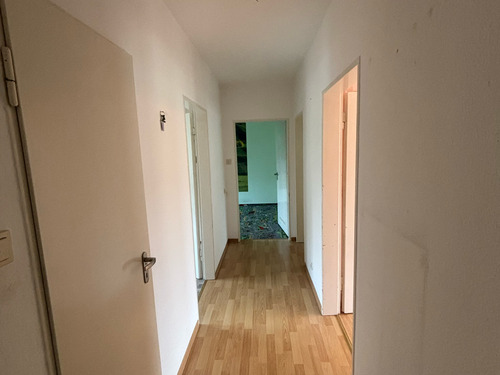 Blick in die Wohnung/Flur - 3 Zimmer Etagenwohnung zur Miete in Kitzingen
