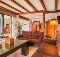 großflächiges Einfamilienhaus mit Wellnessbereich und Doppelgarage in Schäftlarn